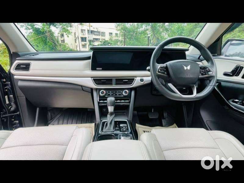 Mahindra Xuv700 Ax7l 6 Str At, 2024, Petrol