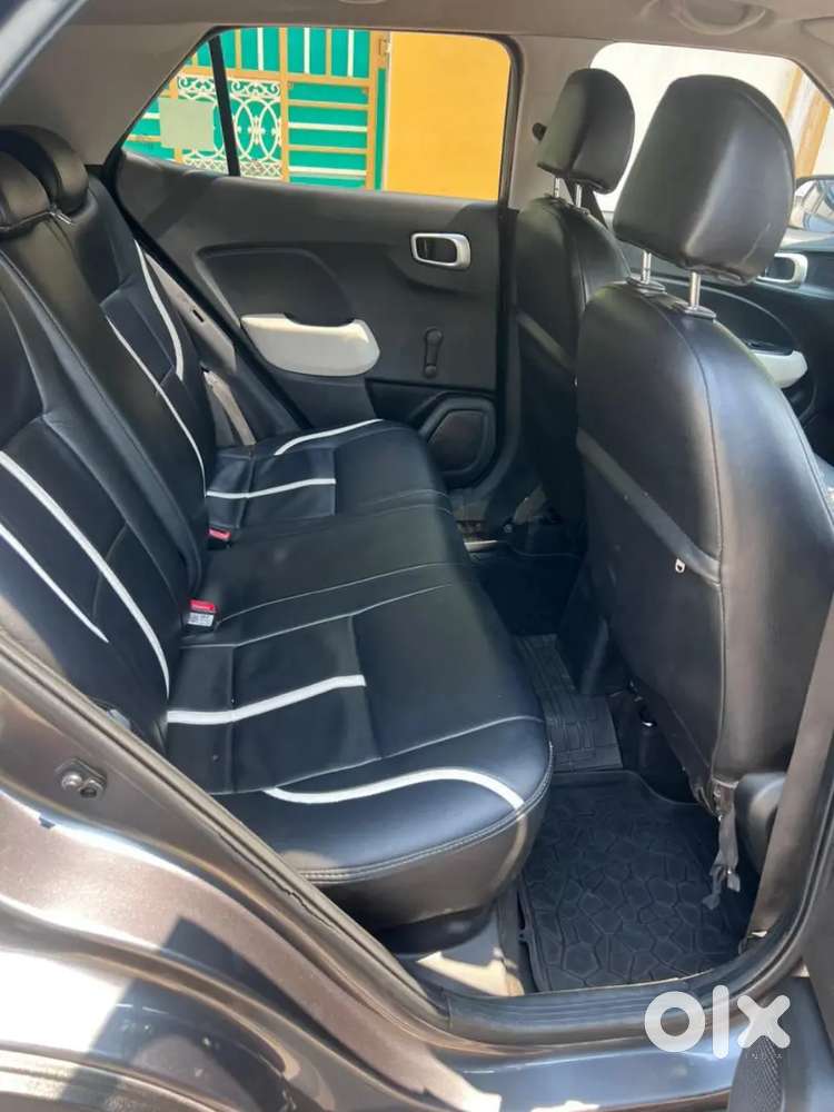 Hyundai Venue 2023 Petrol Well Maintained