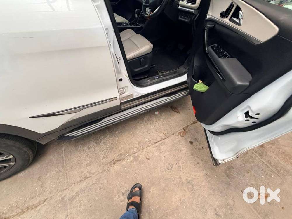 Mahindra Xuv700 At Awd Top End 2022 Diesel Well Maintained