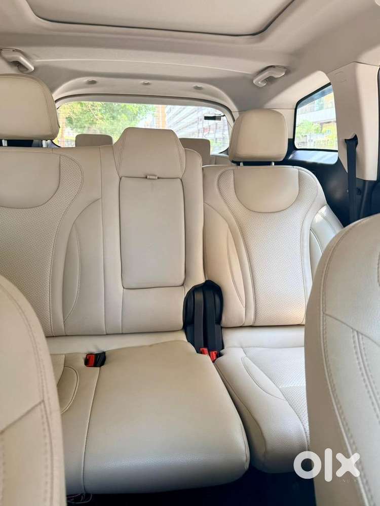 Mahindra Xuv700 Ax5 Mt Diesel (7 Seater)