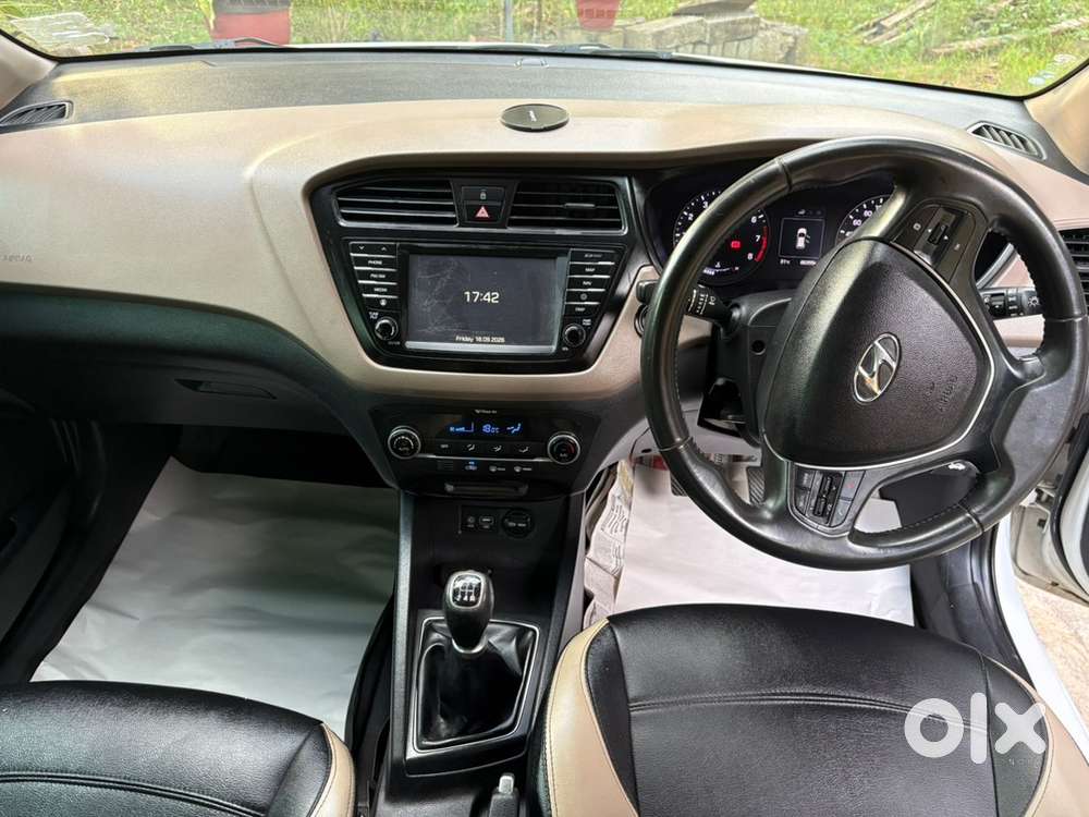 Hyundai Elite I20 2016 Asta Option 64000 Km Full Company Service