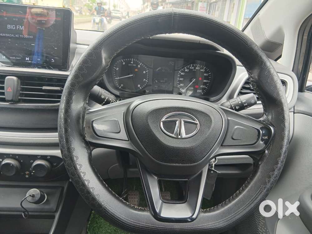 Tata Altroz 1.2 Xe, 2020, Petrol