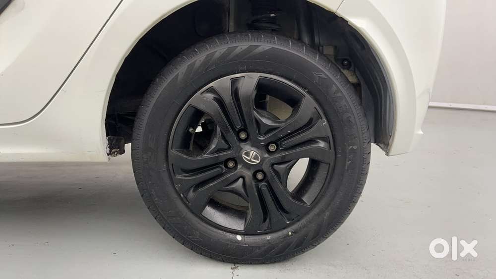 Tata Tiago 1.2 Revotron Xt Option, 2023, Petrol