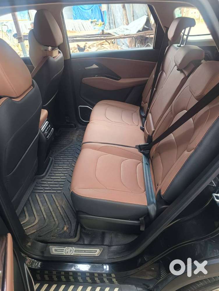 Mg Hector Plus Savvy Pro 2025