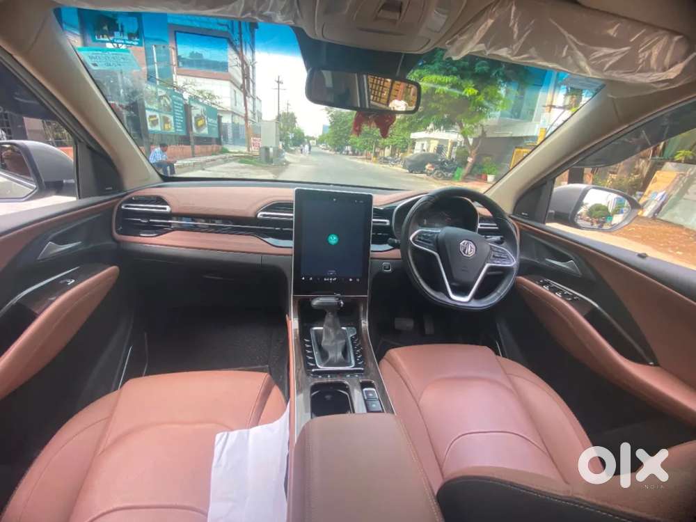 Mg Hector Plus Savvy Pro 1.5 Turbo Petrol Cvt 7 Str Dual Tone, 2023,..