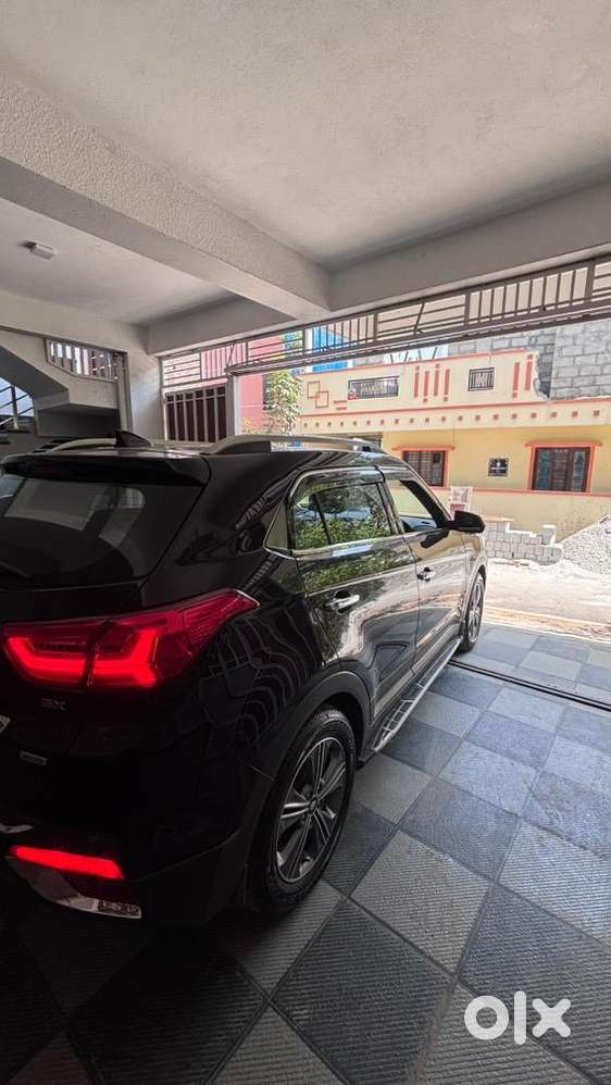 Well Maintained Black Colour With Dynamic Swipe Rear Indicators