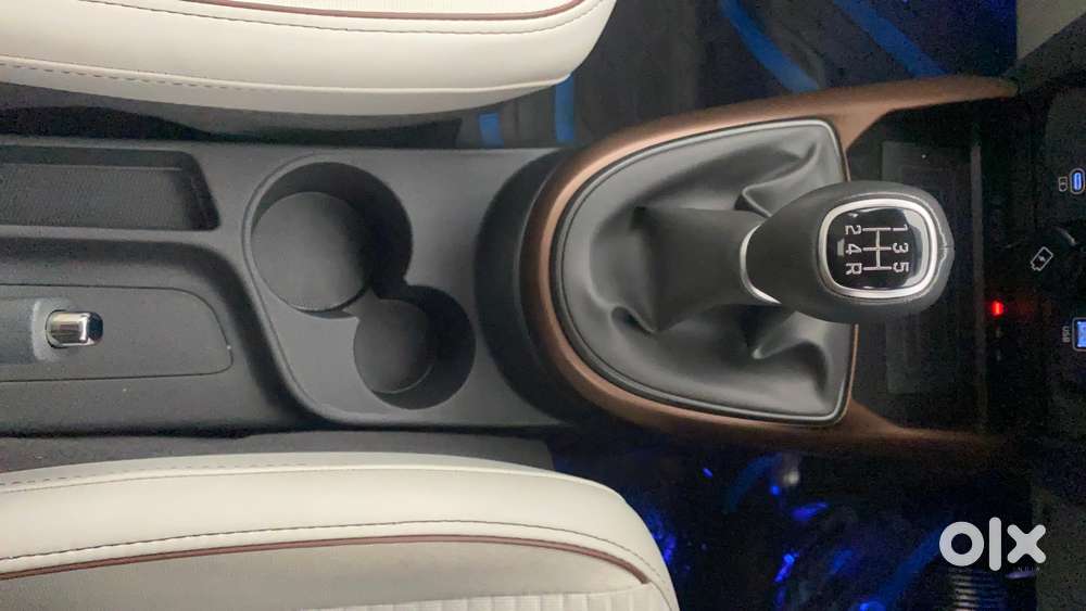 Hyundai Aura [2023-ongoing] 1.2 Sx (o) Manual, 2024, Petrol