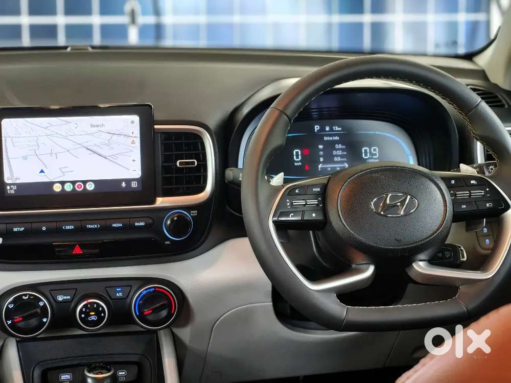Hyundai Venue 2024 Petrol Well Maintained