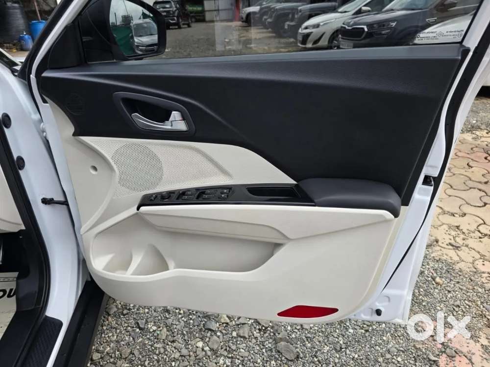 Mahindra Xuv 3xo Ax5l 1.2 Petrol At, 2025, Petrol