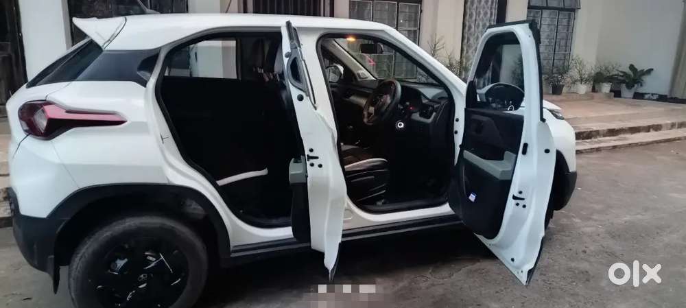 Tata Punch, Adventure+ (plus)