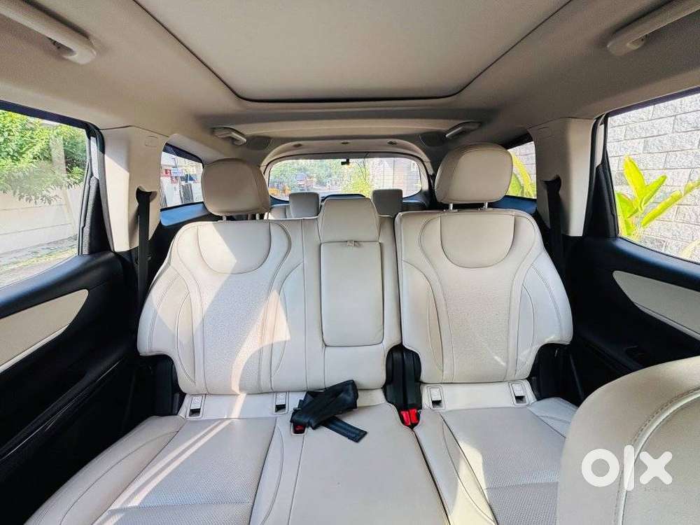 Mahindra Xuv700 2.2 Ax 7 Diesel At Str, 2022, Diesel