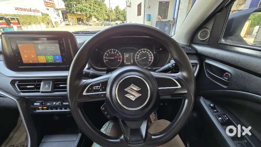 Top Model Alloy Wheel, Back Camera, Armrest