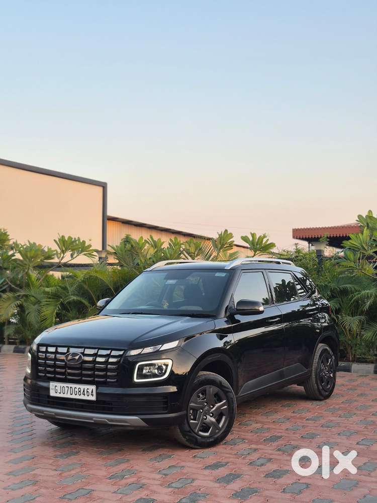 Hyundai Venue 1.2 S (o), 2024, Petrol