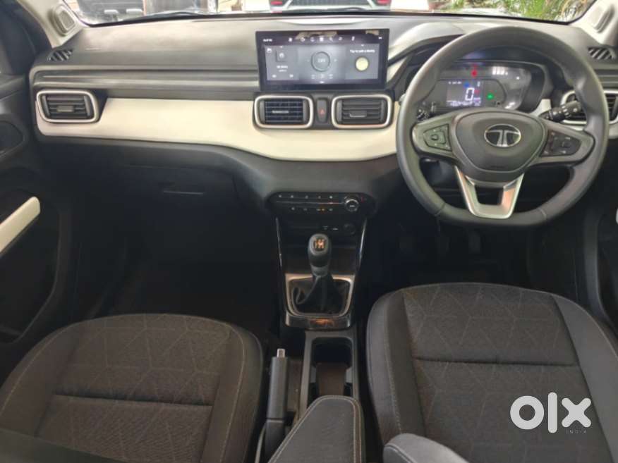 Tata Punch 1.2 Revotron Creative Dual Tone, 2025, Petrol