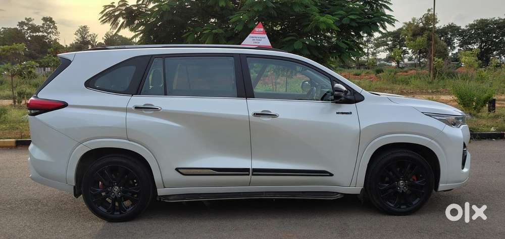 Toyota Innova Hycross 2.0 Zx (o) Hybrid 7 Str, 2024, Petrol