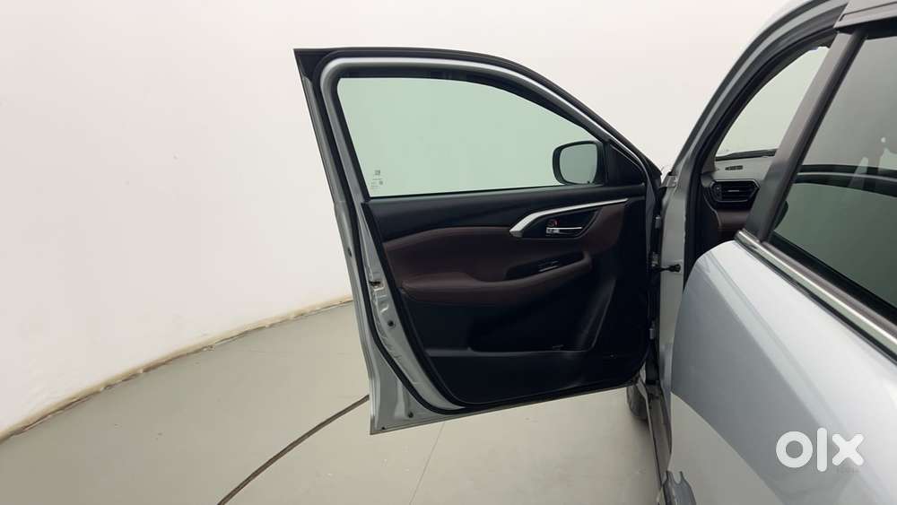 Maruti Suzuki Grand Vitara 1.5 Alpha Smart Hybrid At, 2023, Petrol