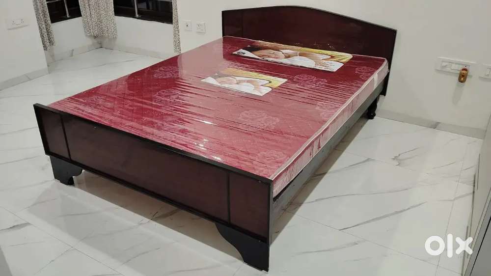 Queen size bed @ 4,999