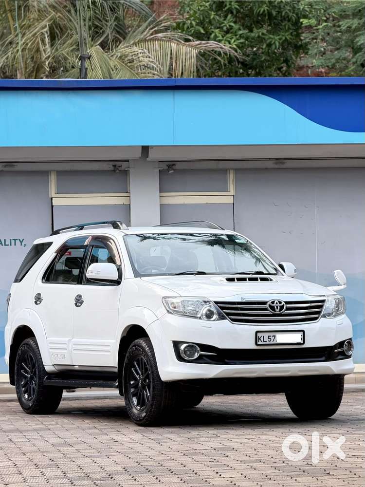 Toyota Fortuner 4x4 Manual Limited Edition, 2015, Diesel