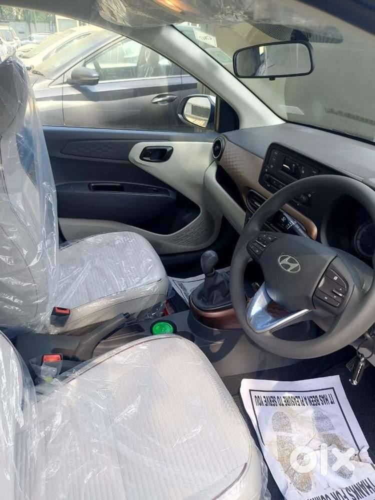 New Hyundai Aura Car H Showroom Se