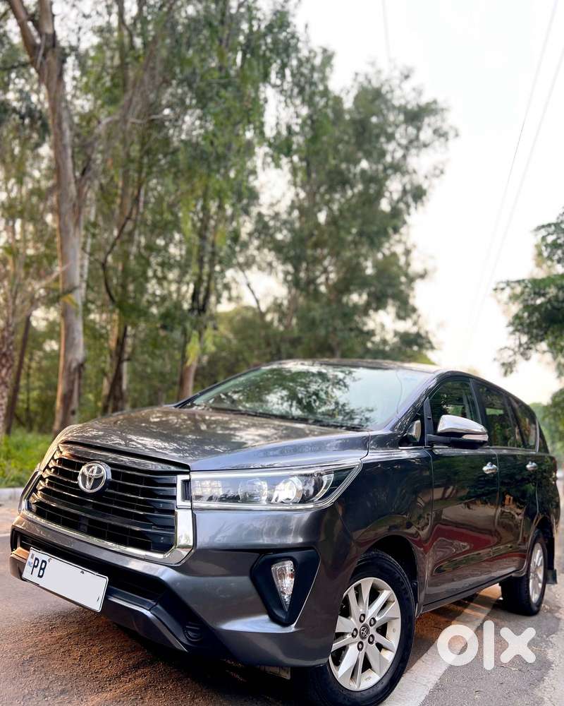 Toyota Innova Crysta 2.8 Zx At 7 Seater, 2017, Diesel