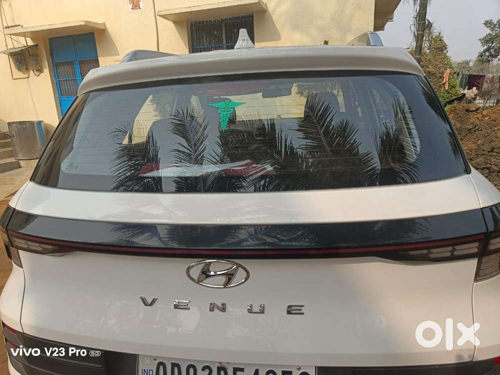 Hyundai Venue 2025 Petrol Well Maintained