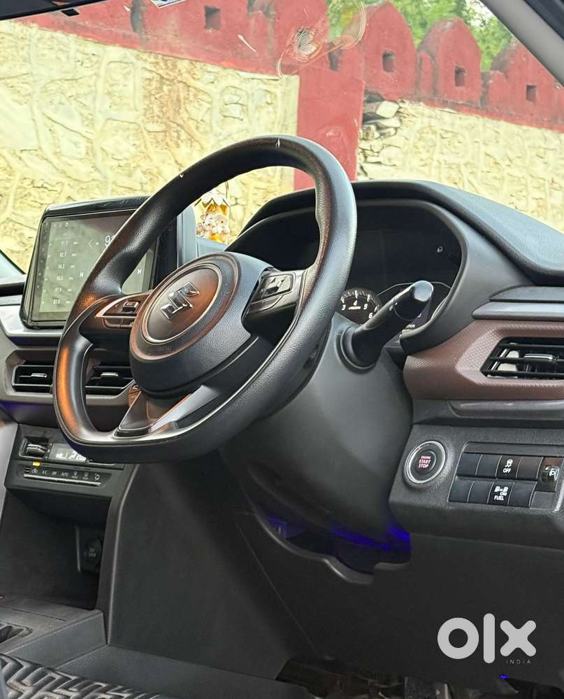 Maruti Suzuki Brezza 1.5 Zxi Cng Dual Tone, 2024, Cng & Hybrids