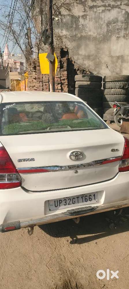 Well Maintained Car (spinni Or Car 24 Wale Dur Rahe )