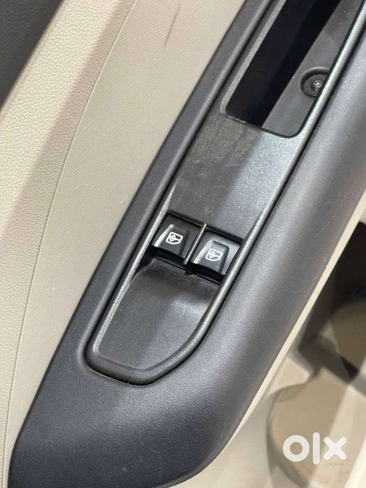 Renault Triber Rxl, 2022, Petrol