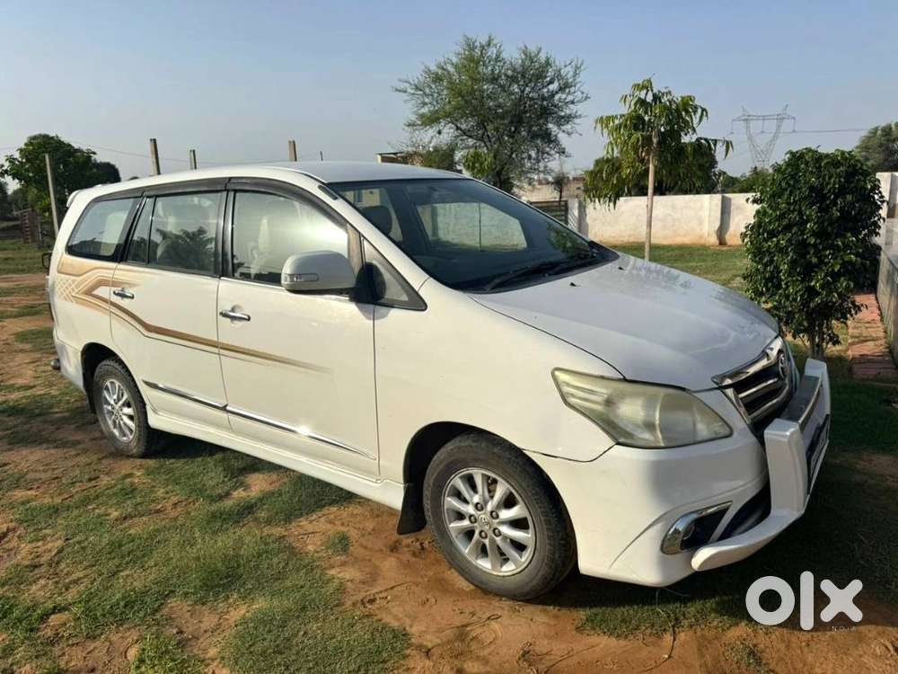 Toyota Innova 2.5 Z Diesel, 2015, 7-seater (bs4) – Mint Condition, Cap