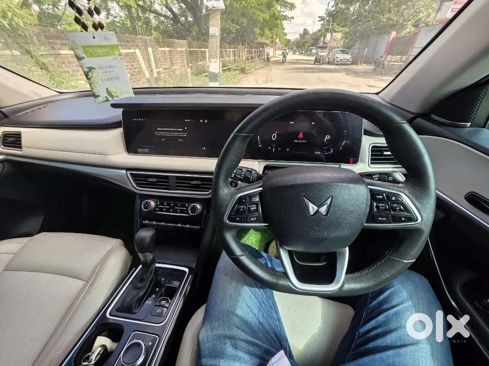 Mahindra Xuv700 2.0 Petrol 2023