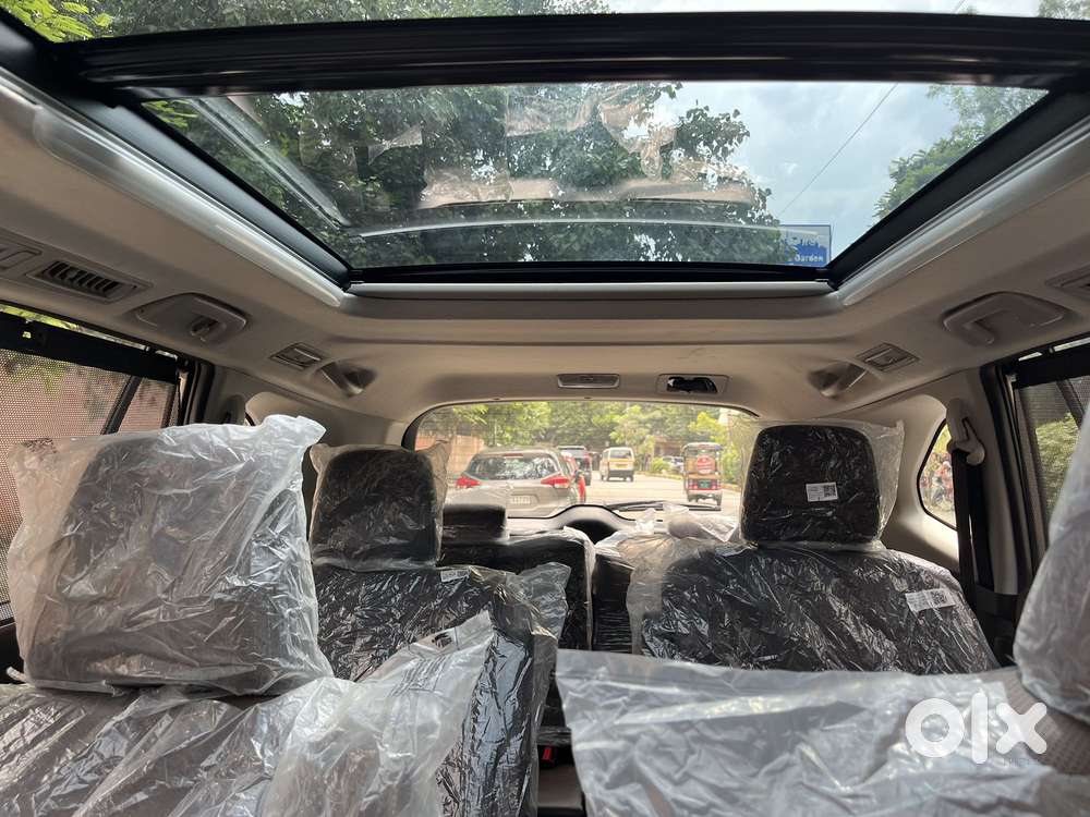 Toyota Innova Hycross 2.0 Zx (o) Hybrid 7 Str, 2025, Electric
