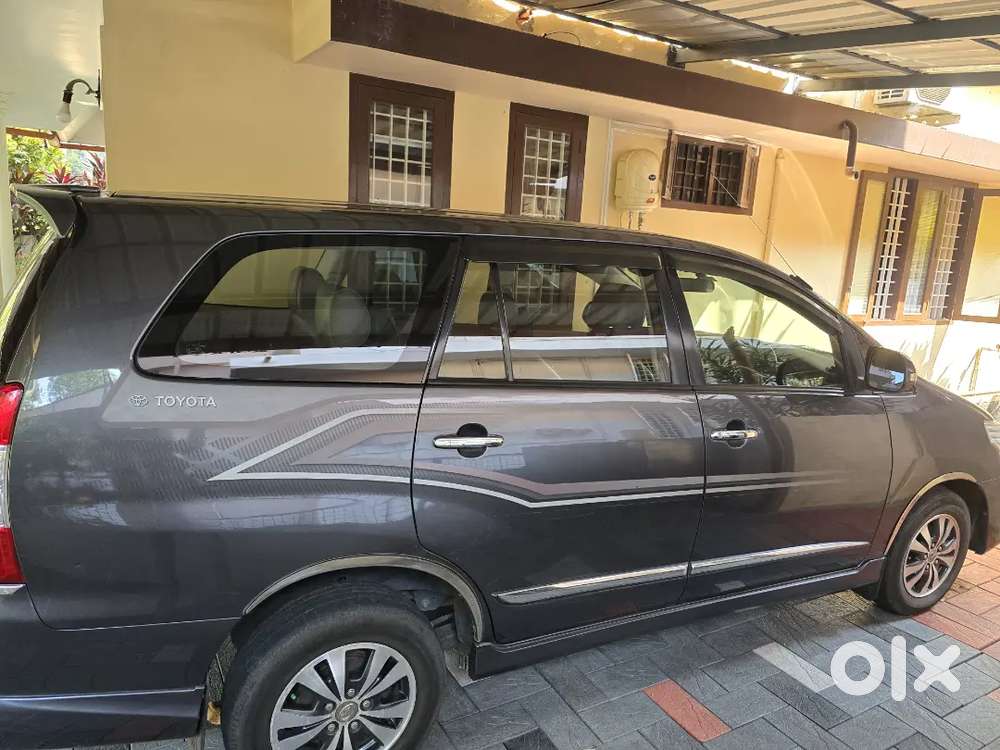 Toyota Innova 2015 Diesel 175000 Km Driven