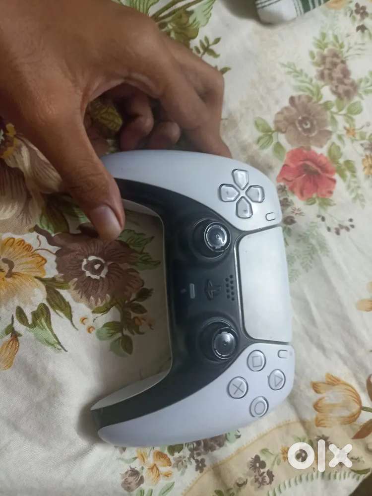 Very good controller just need fingure grips