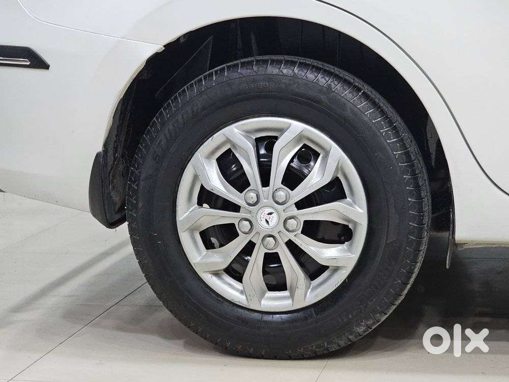 Maruti Suzuki Dzire Vxi Ags, 2022, Petrol