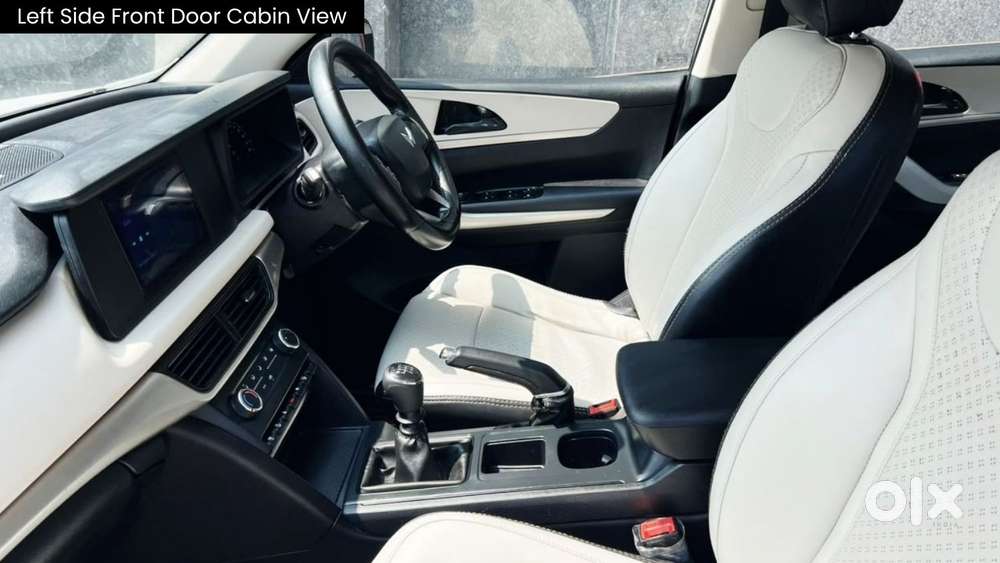 Mahindra Xuv700 Mx Petrol Mt 5 Str (e), 2023, Petrol
