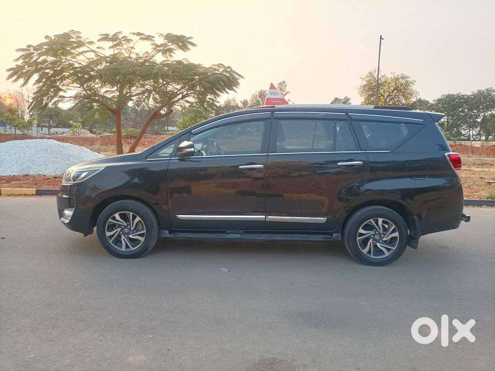 Toyota Innova Crysta 2.4 V 7 Str, 2024