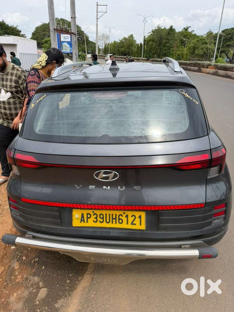 Hyundai Venue 2022 Petrol Well Maintained