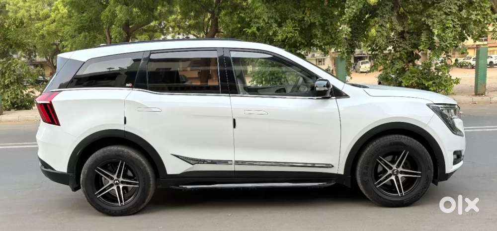 Mahindra Xuv700 2.0 Ax 5 Petrol At Str, 2022, Petrol