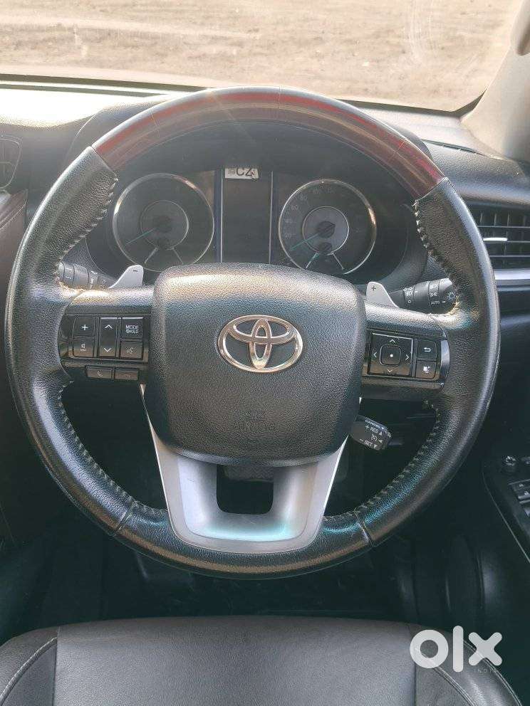 Toyota Fortuner Legender