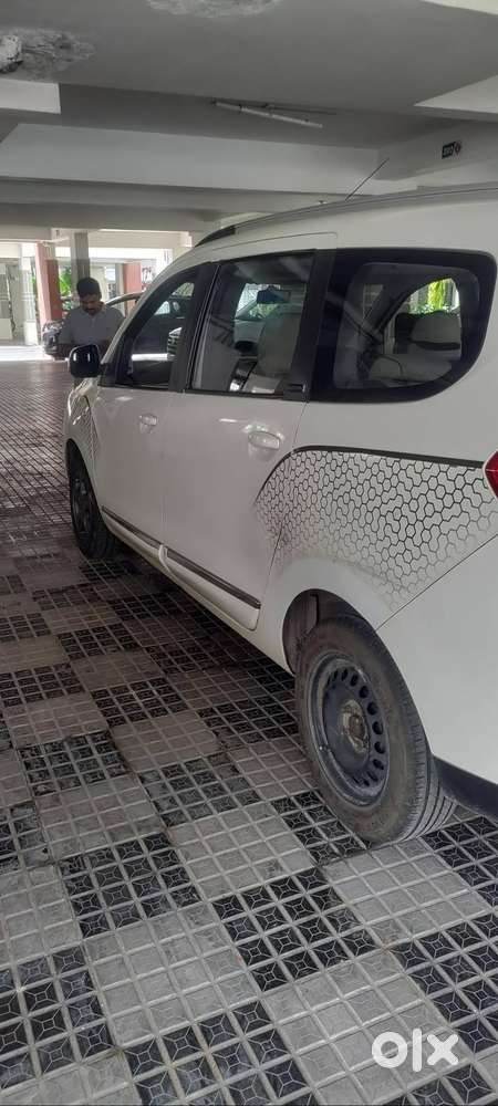 Renault Lodgy 2015 Diesel  Well Maintained  Fancy Number  Excellent
