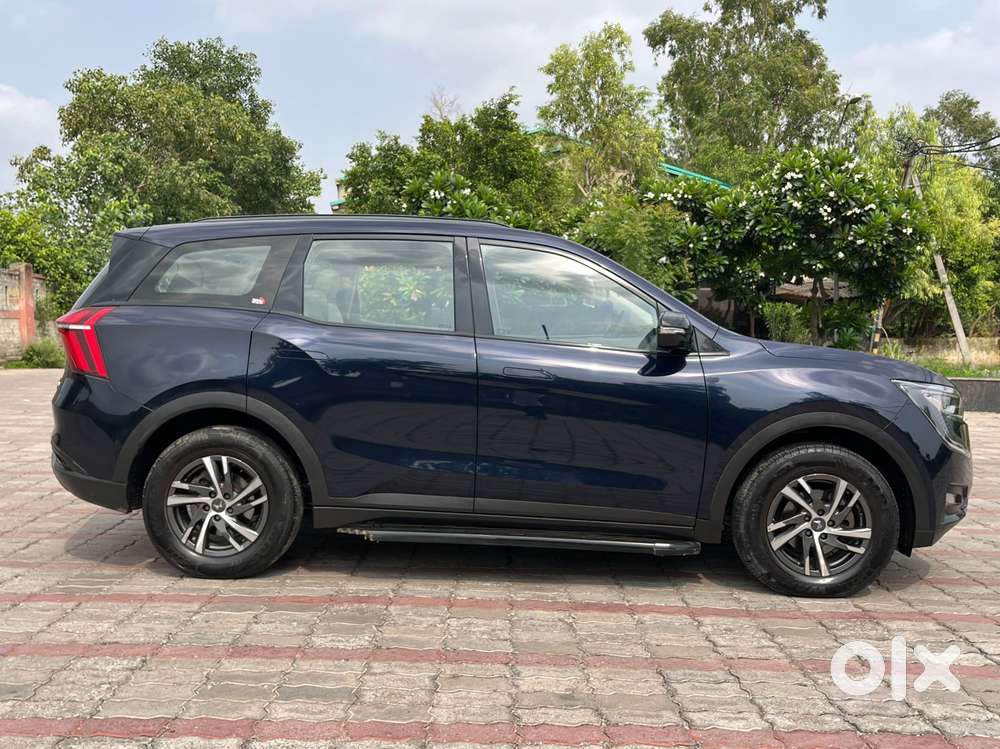 Mahindra Xuv700 Ax 5 Petrol Mt 7 Str (e), 2022, Petrol