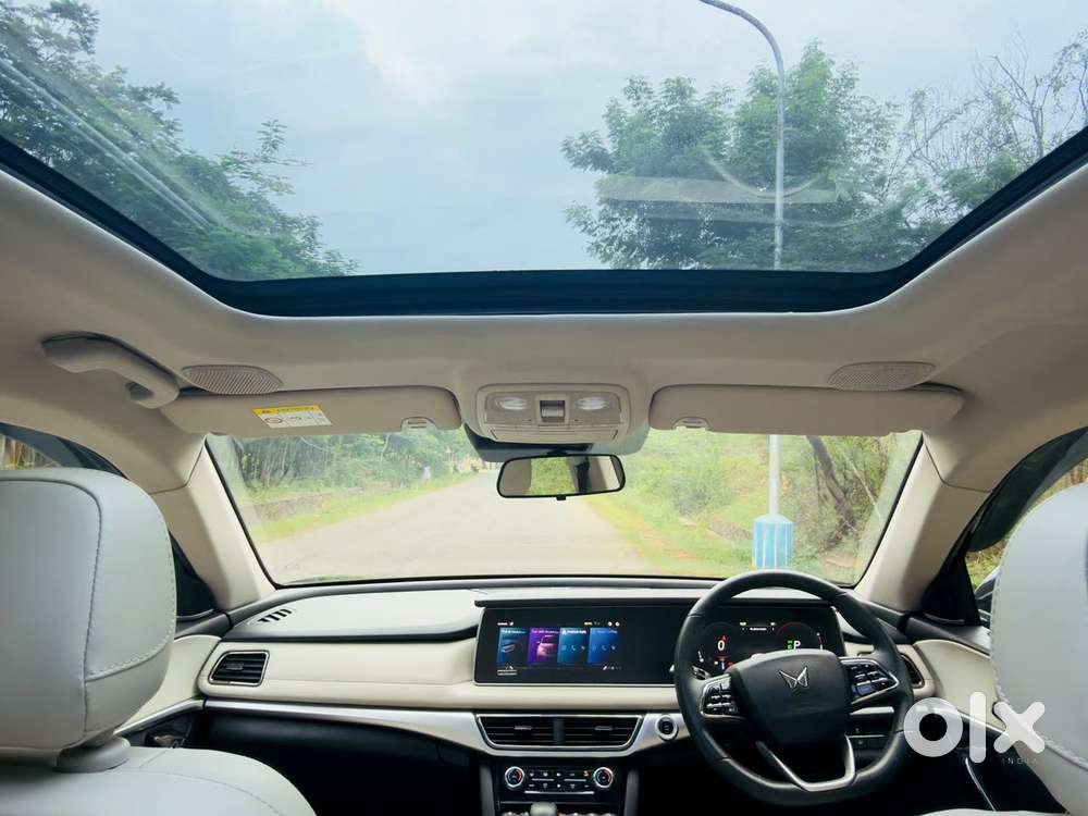 Mahindra Xuv700 2.2 Ax 7 Diesel At Luxury Pack Str, 2025, Diesel