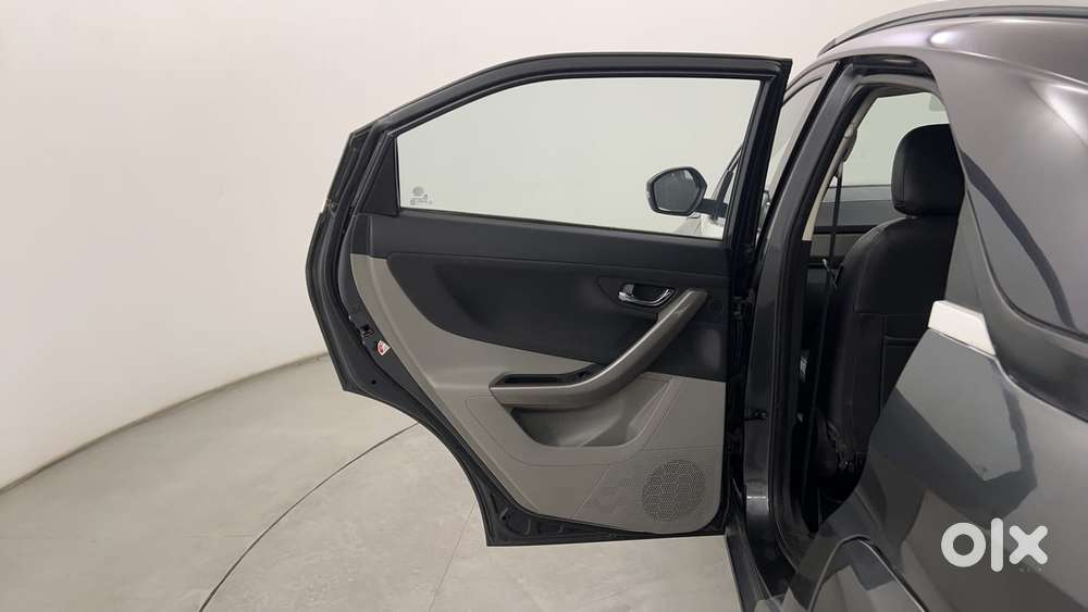 Tata Nexon 1.2 Revotron Xza Plus (l), 2019, Petrol