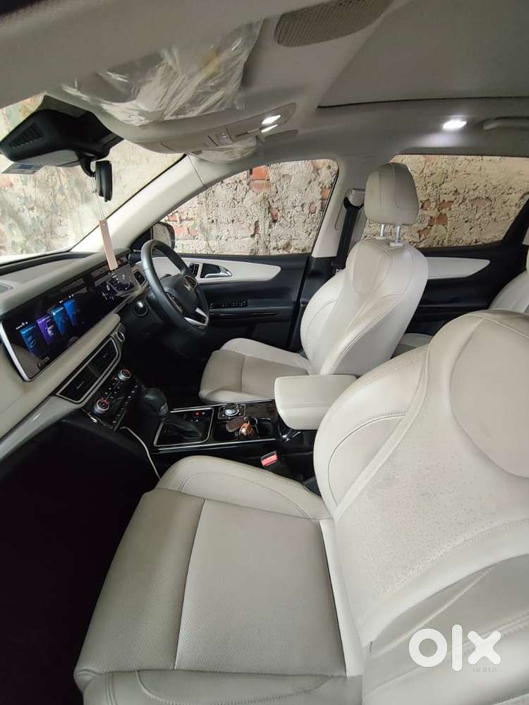 Mahindra Xuv700 2.2 Ax 7 Diesel At Luxury Pack Str Awd, 2022, Diesel