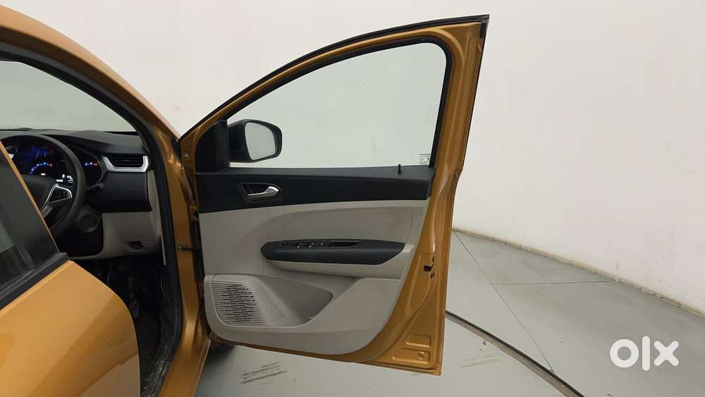 Renault Triber Rxz Easy-r Amt, 2023, Petrol