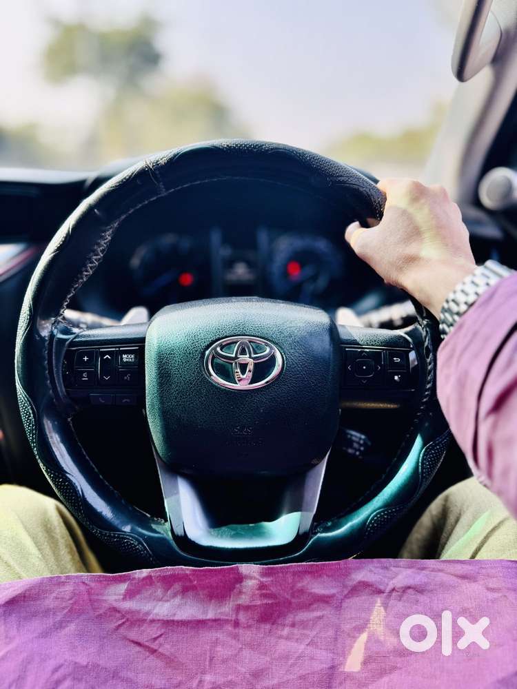 Toyota Fortuner Legender