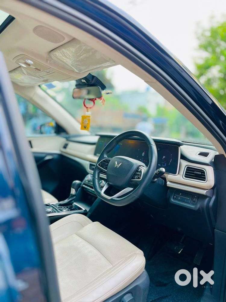 Mahindra Xuv700 2.0 Ax 7 Petrol At Luxury Pack Str, 2024, Petrol