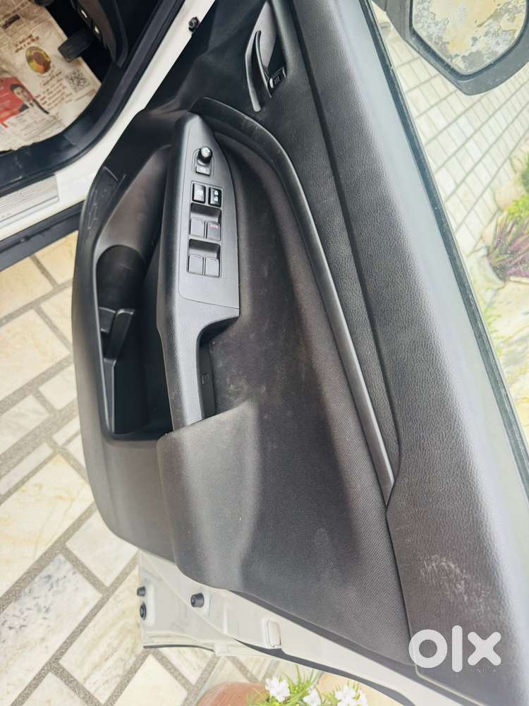 Maruti Suzuki Brezza 1.5 Vxi At Smart Hybrid, 2025, Petrol