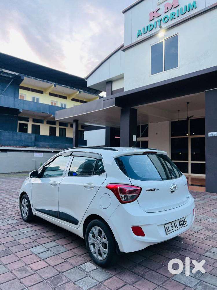 Hyundai Grand I10 Sportz, 2016, Petrol