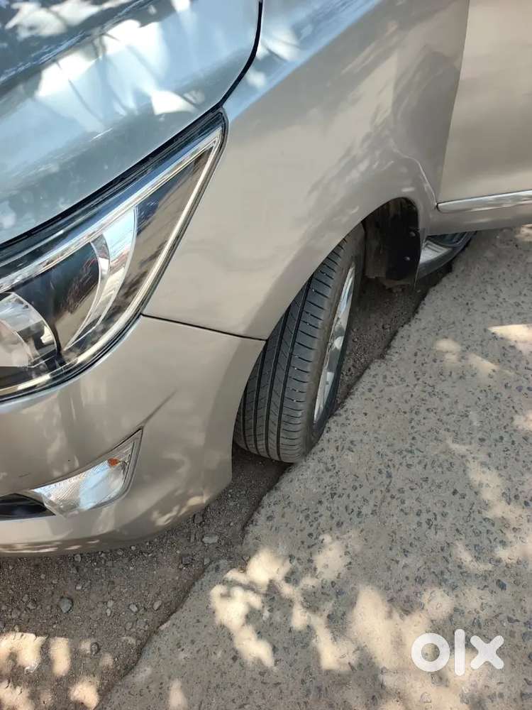 Innova Crysta 2.4 G ( 8 Seater ) Bs4